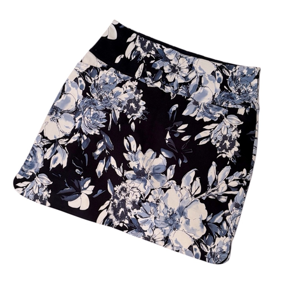 S. C. & CO. Navy Floral Skort Size Medium